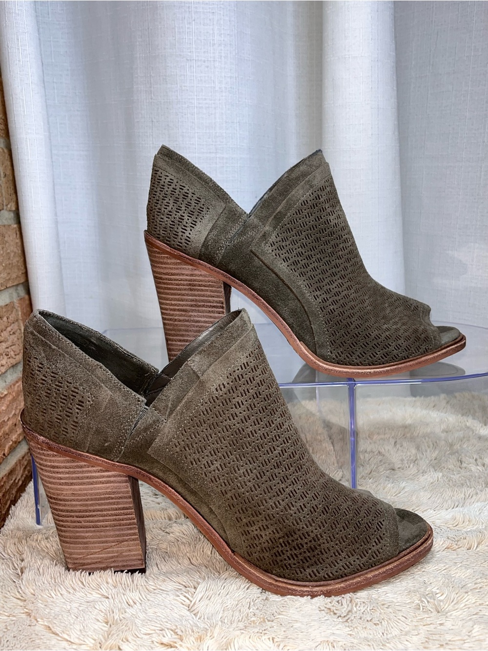Vince Camuto Olive Green Leather Perforated Peep Toe Booties Size 10